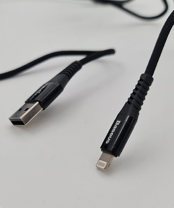 پاوربانک و کابل تبدیل USB به Lightning باسئوس