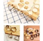 دریک بسته از این محصول 8عددقالب در طرح های قلب، گل چهارپر و پنج پر،دایره،اشک،پروانه،ماه،ستاره وجود دارد. عرض قالب ها 5سانتی متر و ارتفاع آن 2.5 سانتی متر می باشد. شیرینی مربایی از دسته شیرینی هایی است که در شکل و طرح های مختلف پخته می شود بنابراین شما با این قالب دیگر نگران طراحی شیرینی های عید و مهمانی ها نباشید و به راحتی انواع و اقسام شیرینی های مربایی را با شکل های متنوع و زیبا بپزید و لذت ببرید. مناسب جهت سفره آرایی و پذیرایی ،و پر استفاده در قنادی ها و آشپزخانه خانم های کدبانو.