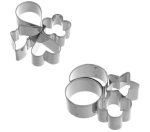 دریک بسته از این محصول 8عددقالب در طرح های قلب، گل چهارپر و پنج پر،دایره،اشک،پروانه،ماه،ستاره وجود دارد. عرض قالب ها 5سانتی متر و ارتفاع آن 2.5 سانتی متر می باشد. شیرینی مربایی از دسته شیرینی هایی است که در شکل و طرح های مختلف پخته می شود بنابراین شما با این قالب دیگر نگران طراحی شیرینی های عید و مهمانی ها نباشید و به راحتی انواع و اقسام شیرینی های مربایی را با شکل های متنوع و زیبا بپزید و لذت ببرید. مناسب جهت سفره آرایی و پذیرایی ،و پر استفاده در قنادی ها و آشپزخانه خانم های کدبانو.