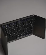 کیبورد بلوتوثی تاشو همراه با صفحه لمسی