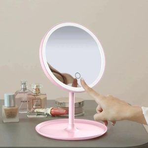 آینه آرایشی تاشو چراغدار