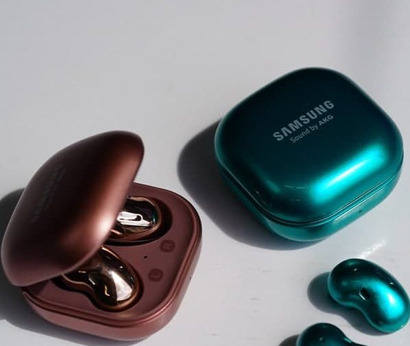 هدفون بی سیم سامسونگ مدل Galaxy Buds Live