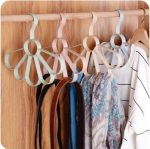 آویز شال و روسری طرح گلبرگ