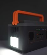 ایستگاه شارژ و پاوربانک CRONY قابل حمل با چراغ قوه BS300