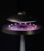 اسپیکر معلق سفینه فضایی